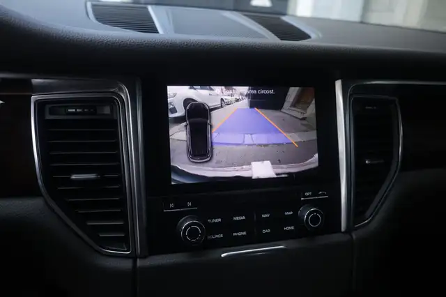 Porsche Macan view 8