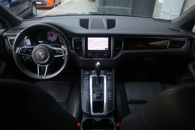 Porsche Macan view 2