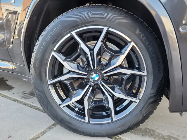 BMW X3 view 8