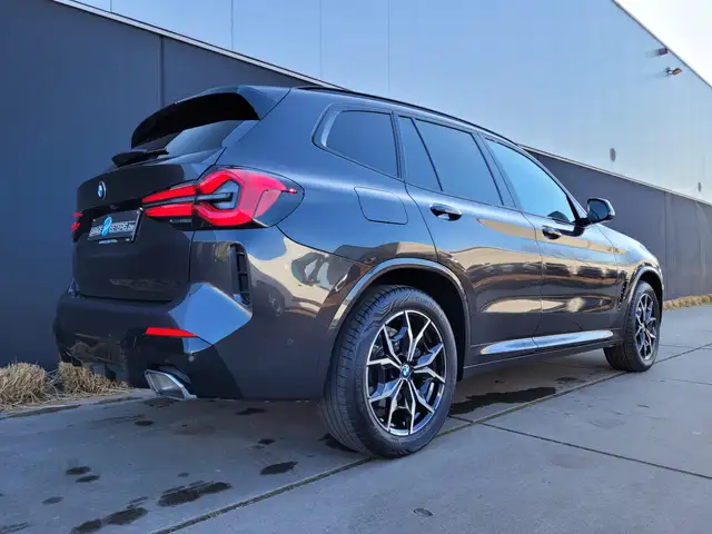 BMW X3 view 3