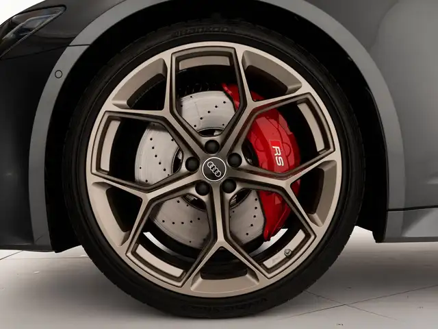 Audi RS6 Avant view 6