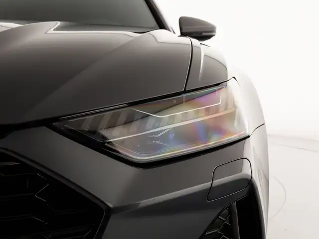 Audi RS6 Avant view 11