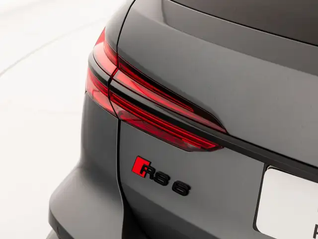Audi RS6 Avant view 13
