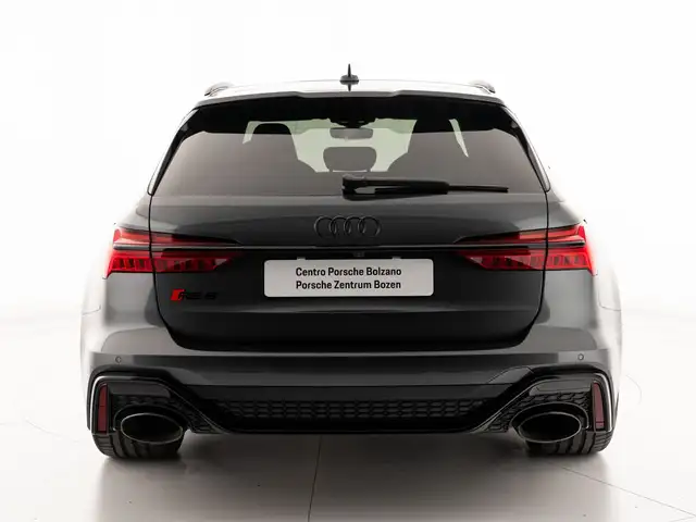 Audi RS6 Avant view 5