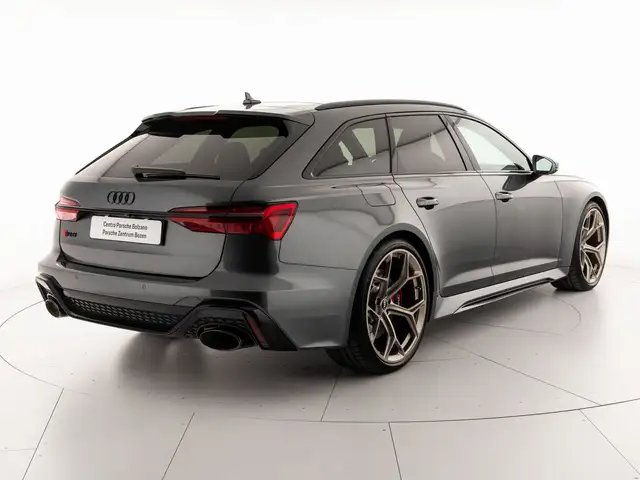 Audi RS6 Avant view 3
