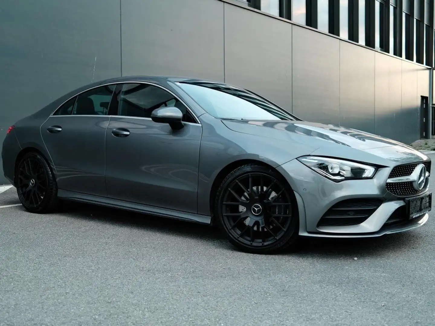 Mercedes-Benz CLA 200 Grau - 2