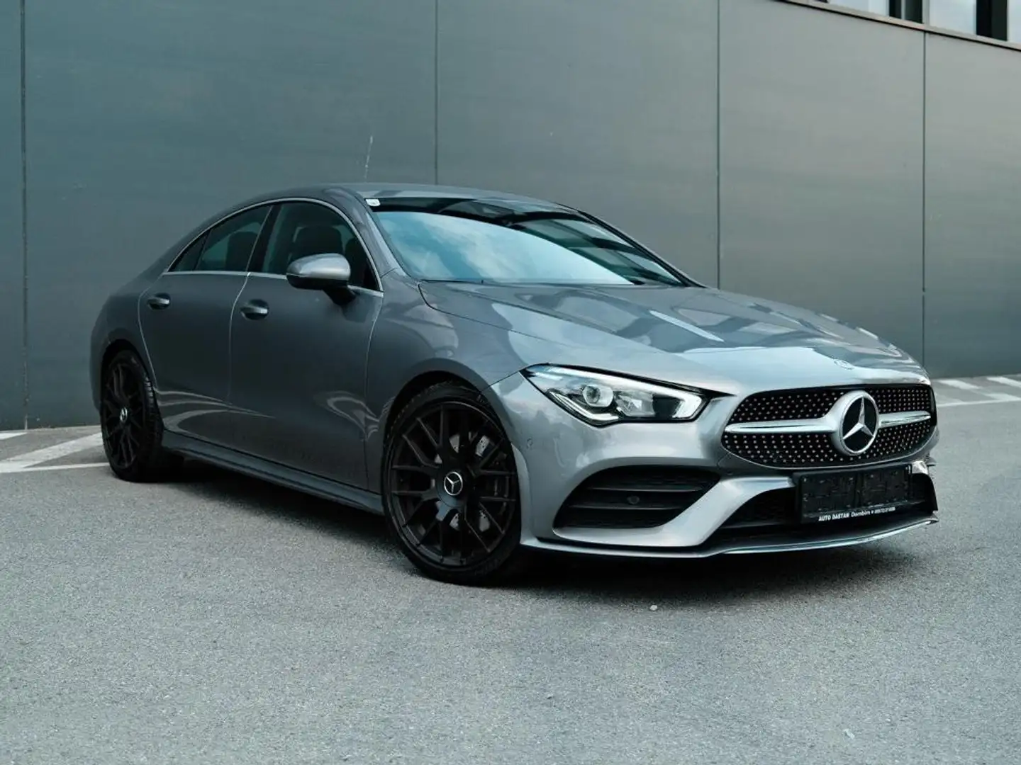 Mercedes-Benz CLA 200 Grau - 1