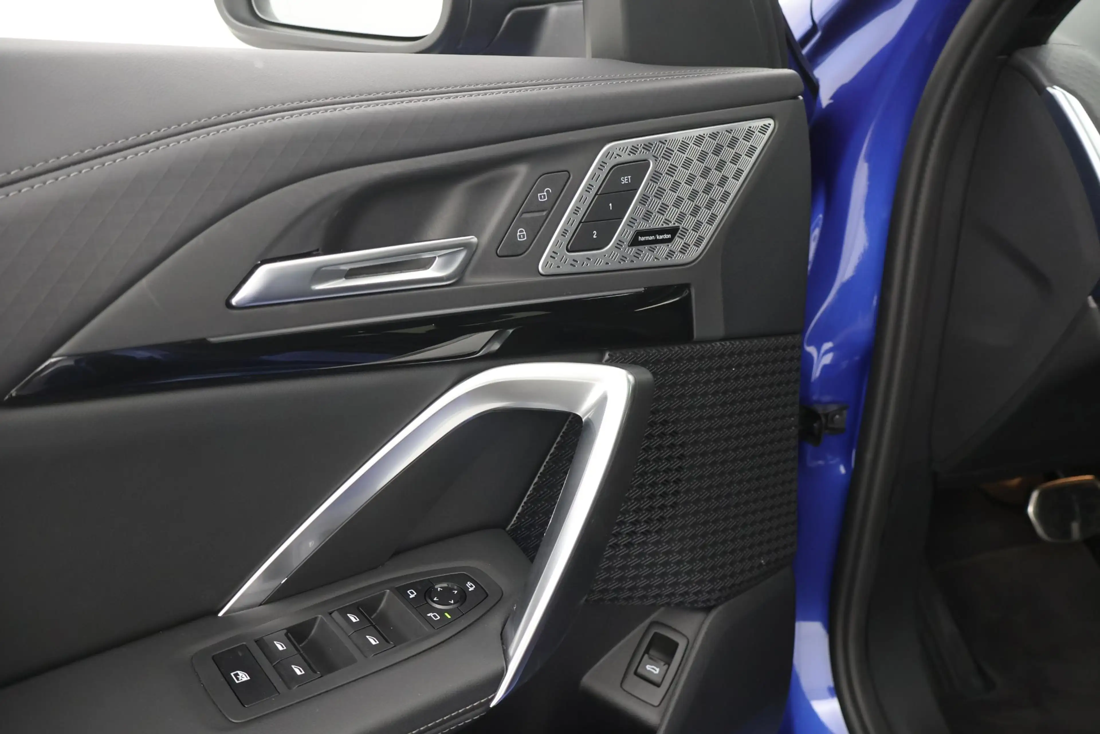 BMW iX2 eDrive20 67 kWh M Sport Edition PANODAK|MEMORYSTOE — photo 24