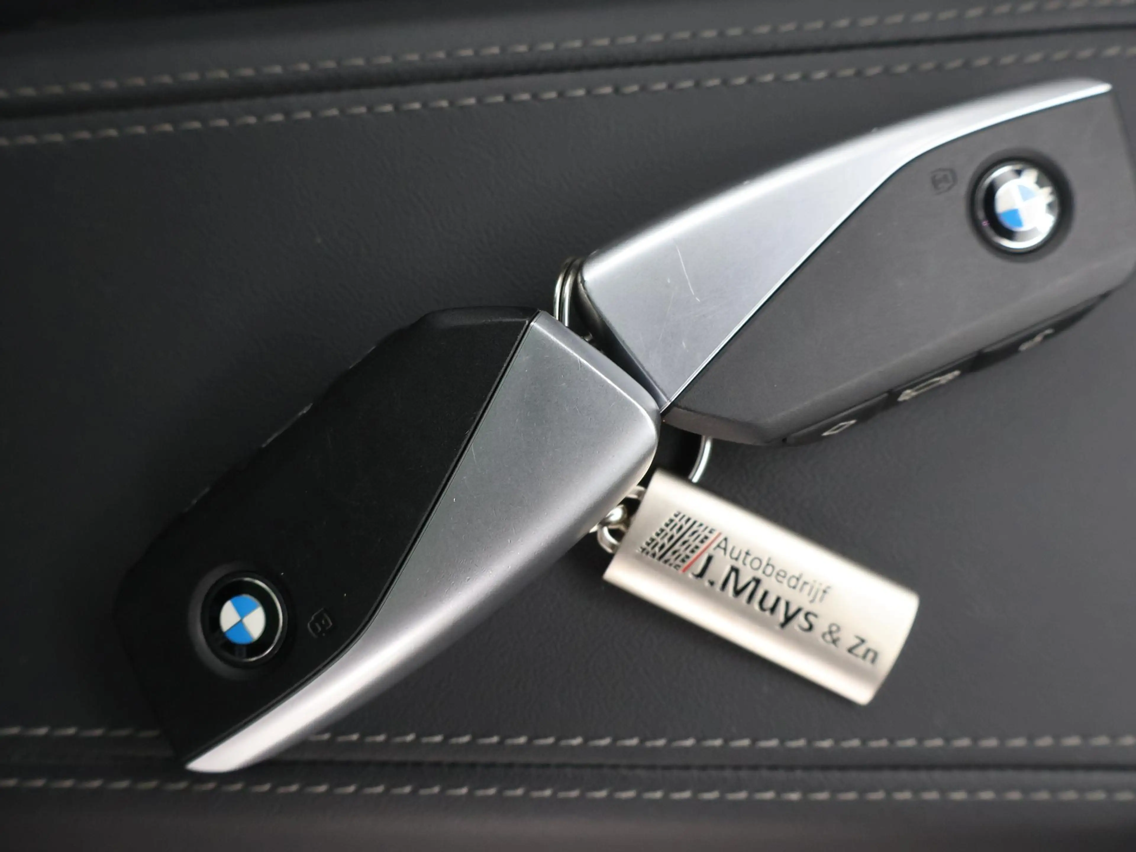 BMW iX2 eDrive20 67 kWh M Sport Edition PANODAK|MEMORYSTOE — photo 12