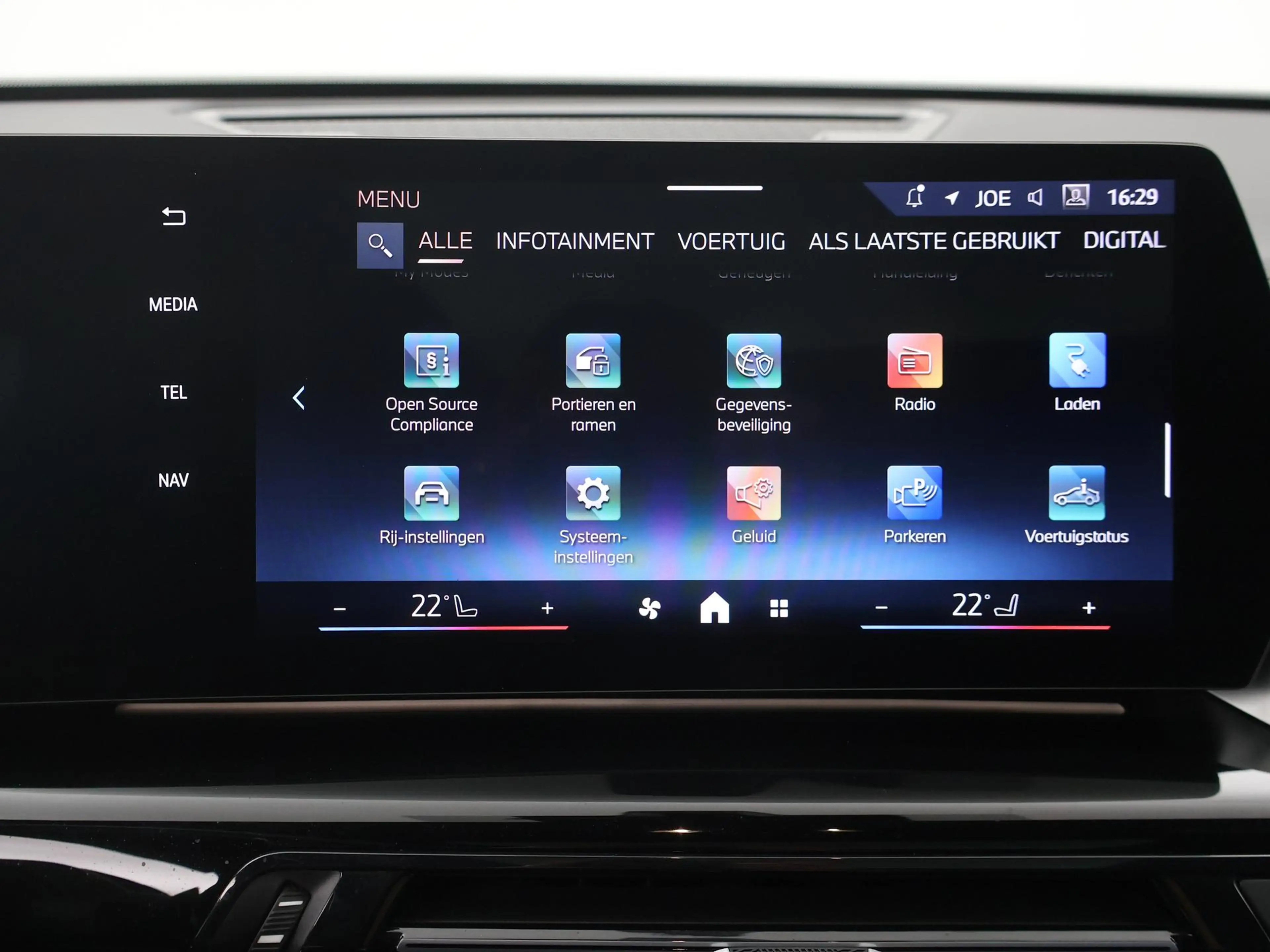 BMW iX2 eDrive20 67 kWh M Sport Edition PANODAK|MEMORYSTOE — photo 35
