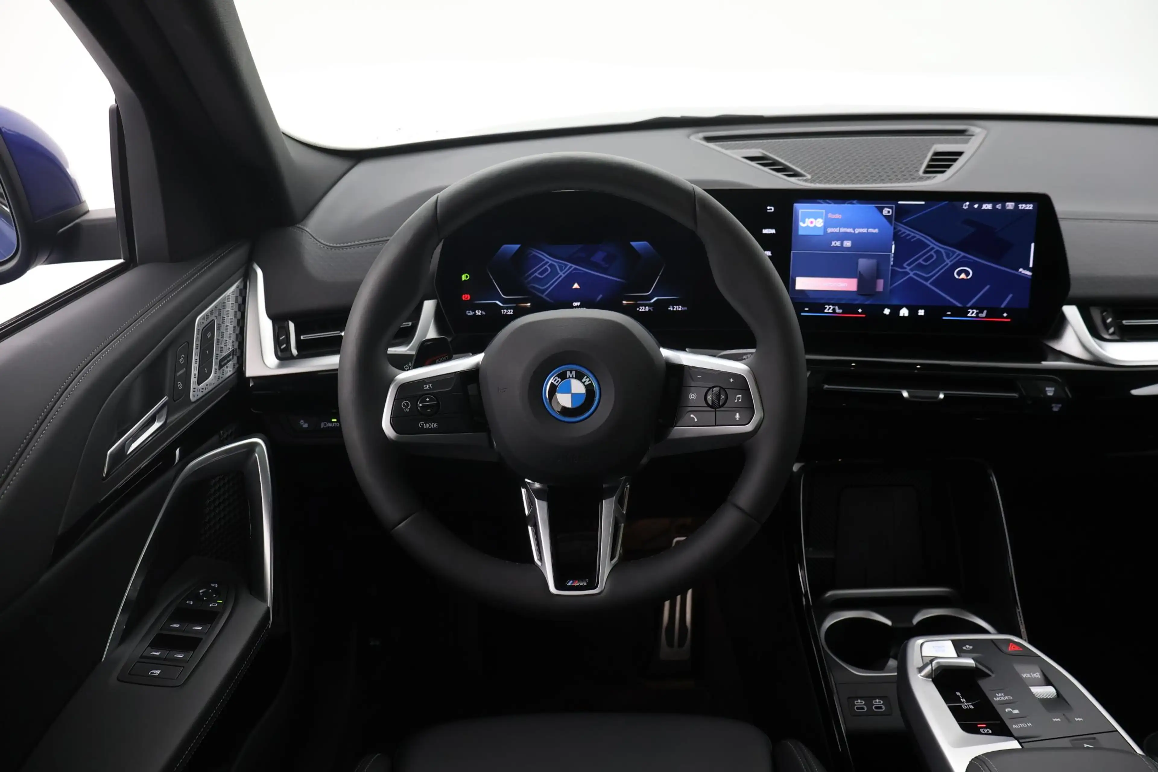 BMW iX2 eDrive20 67 kWh M Sport Edition PANODAK|MEMORYSTOE — photo 22