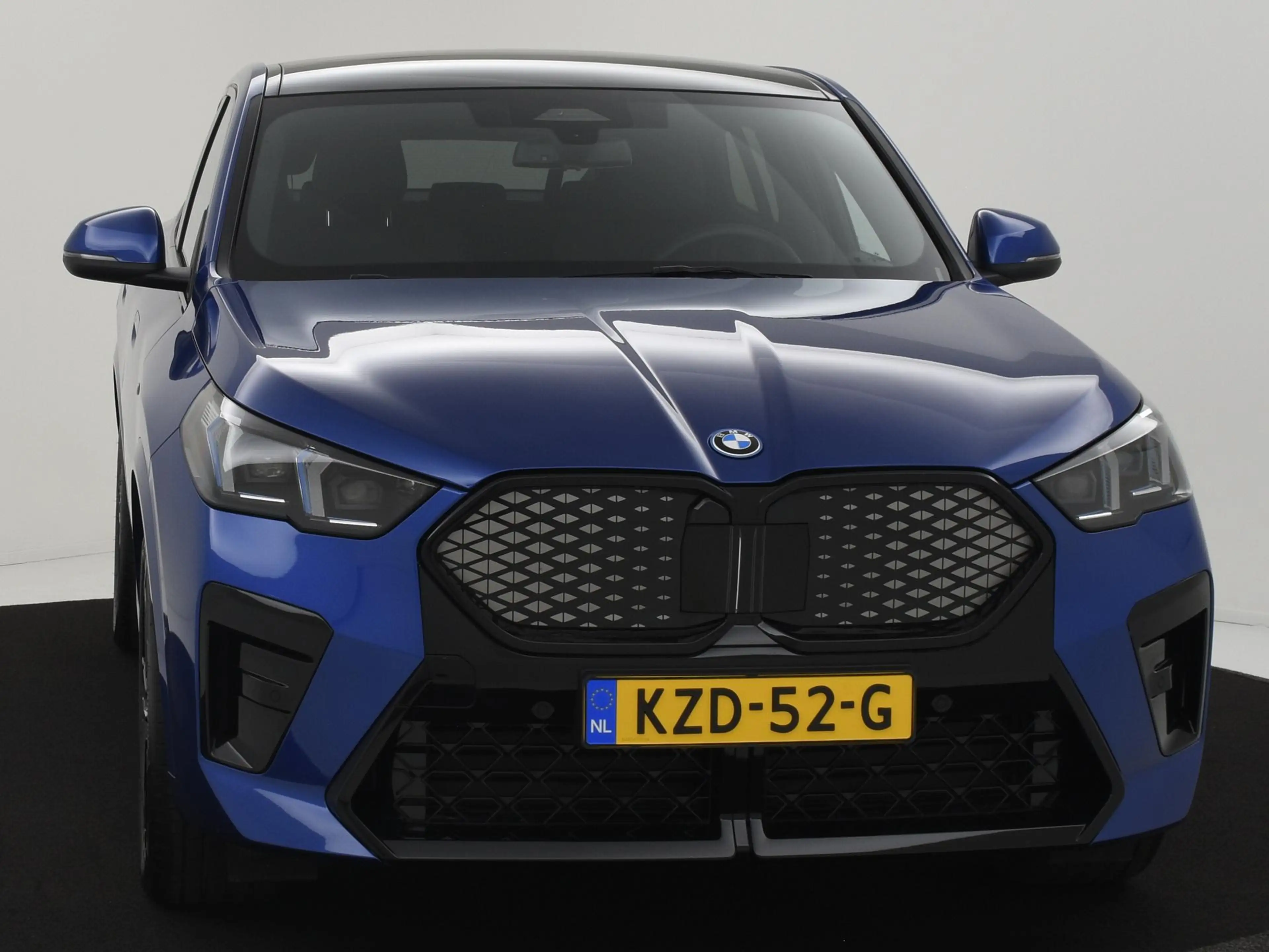 BMW iX2 eDrive20 67 kWh M Sport Edition PANODAK|MEMORYSTOE — photo 6