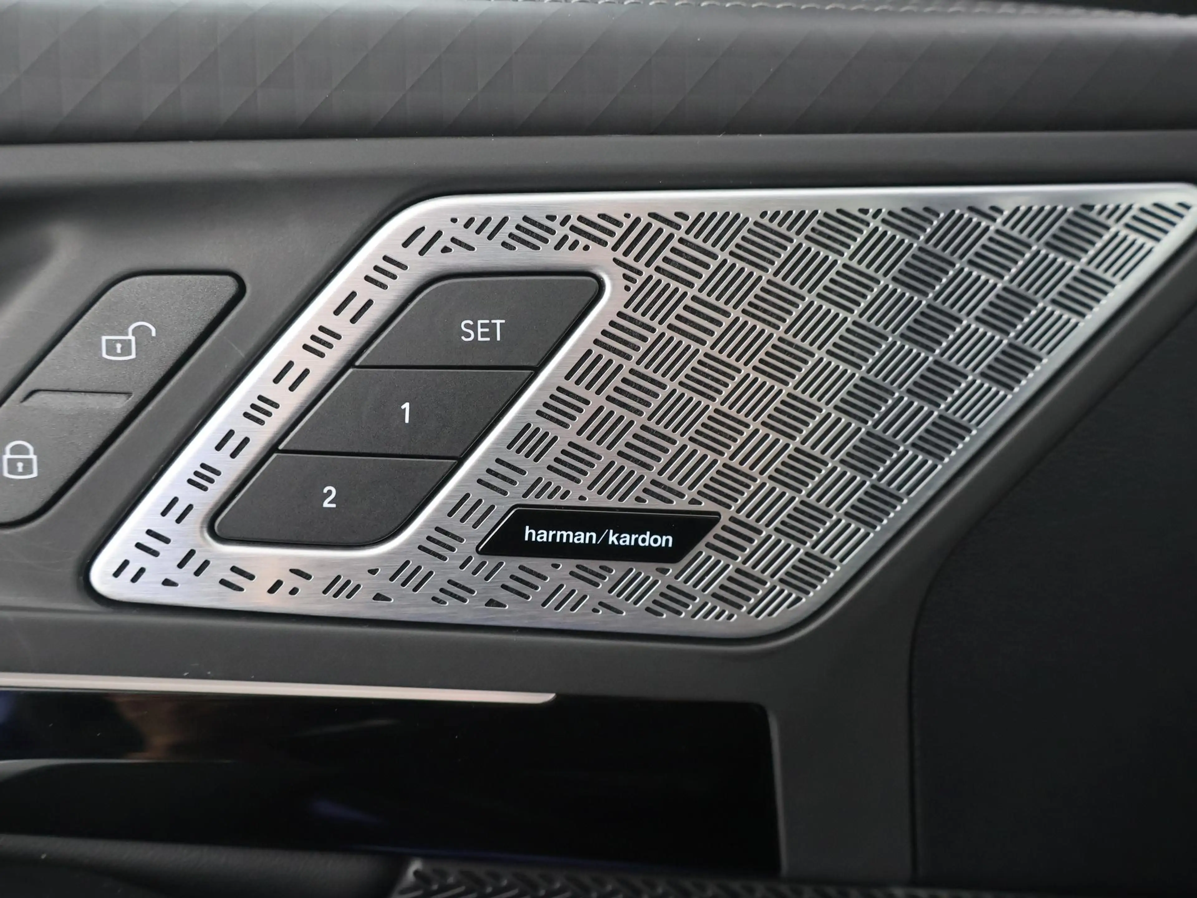BMW iX2 eDrive20 67 kWh M Sport Edition PANODAK|MEMORYSTOE — photo 23