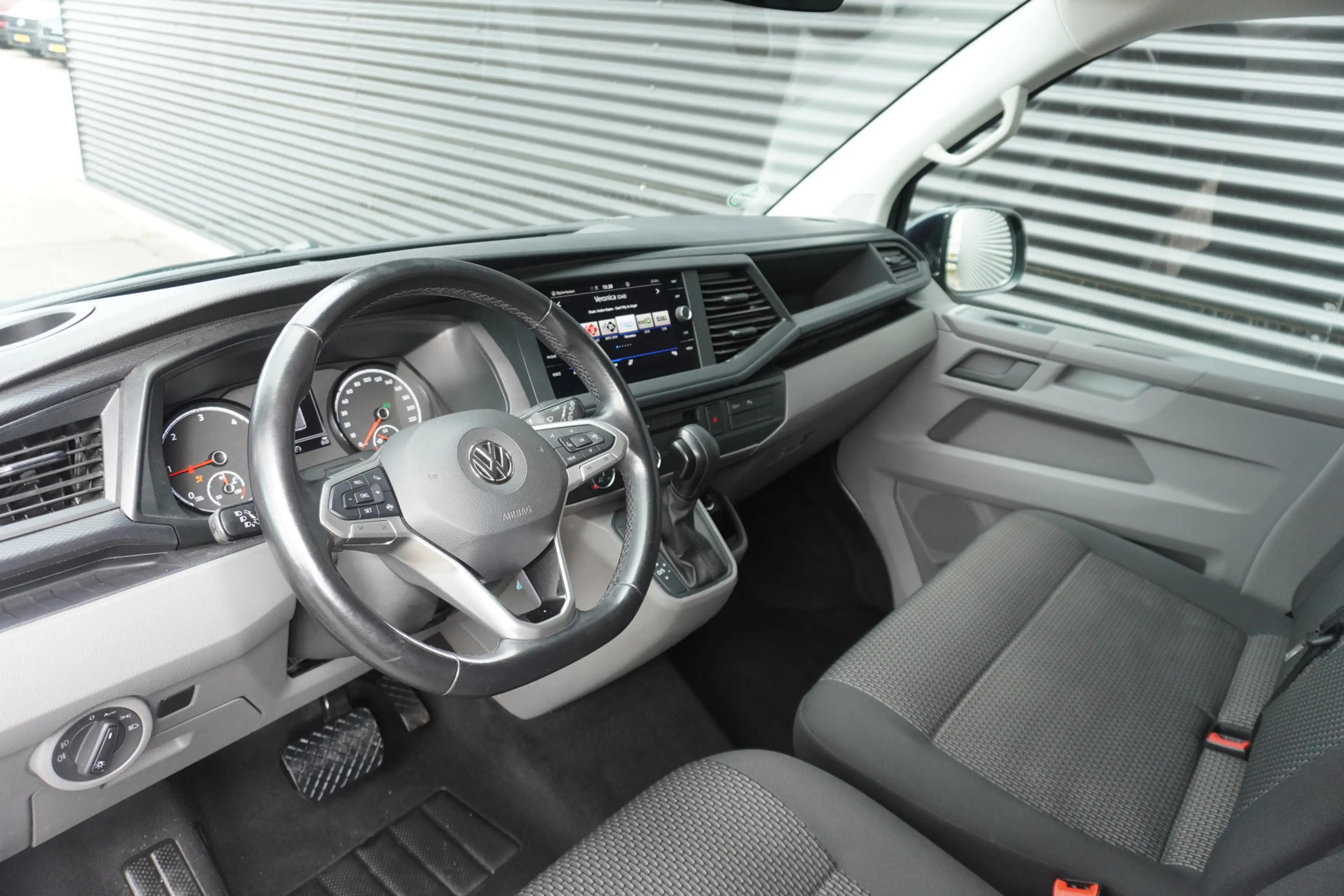 Volkswagen T6.1 Transporter 199pk Automat L1H1 LED Navigatie Camera parkeersen — photo 9