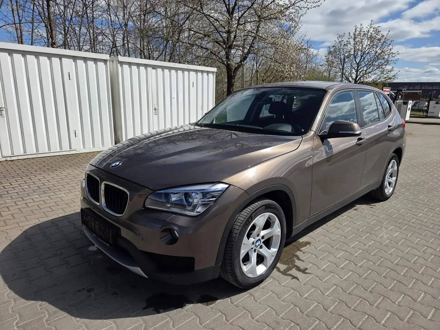 BMW X1 20d xDrive+Automatik+Bi Xenon+Allrad+PDC Brun - 1