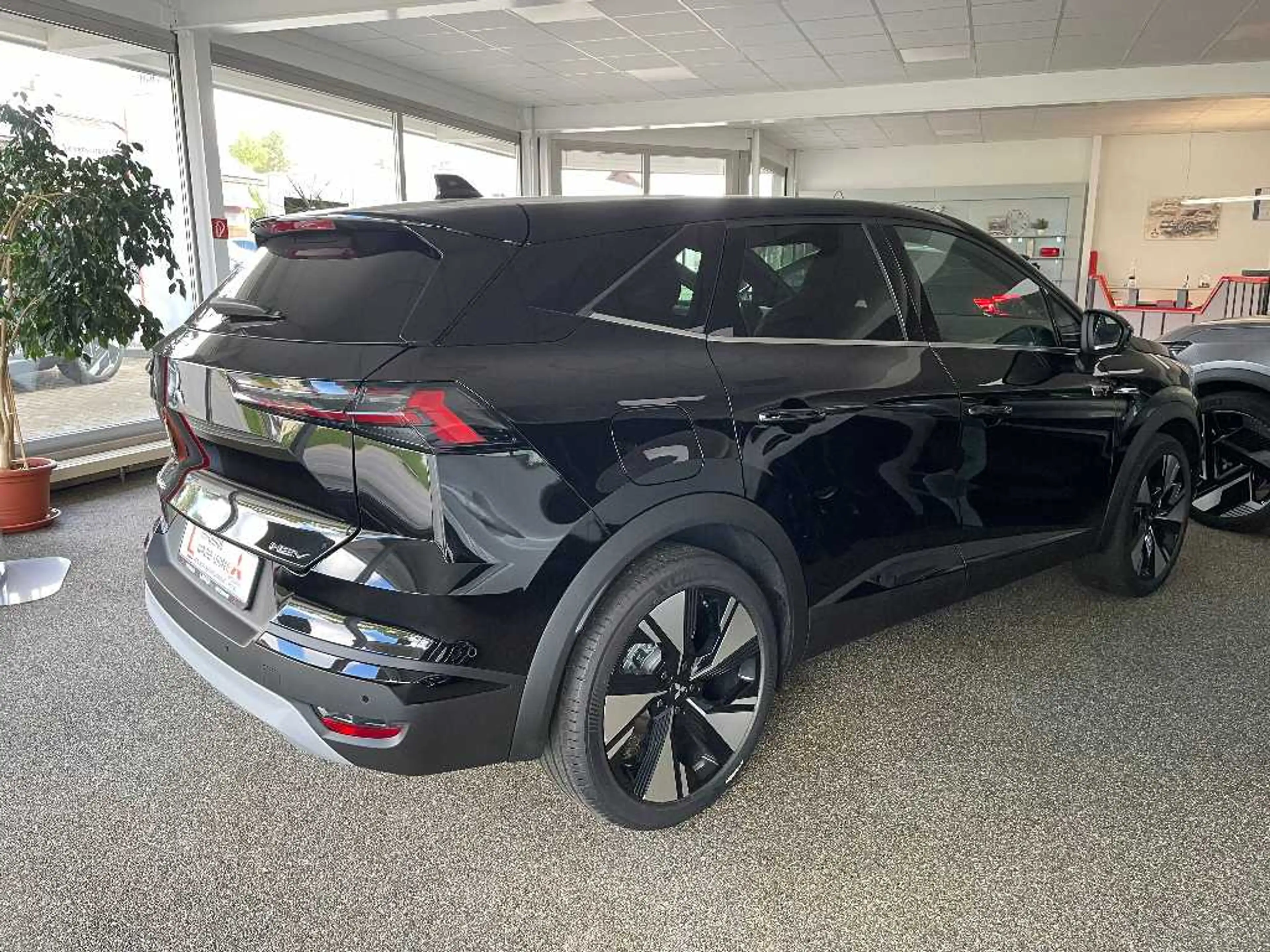 Mitsubishi Grandis Intro Edition 1.8 Hybrid — photo 2