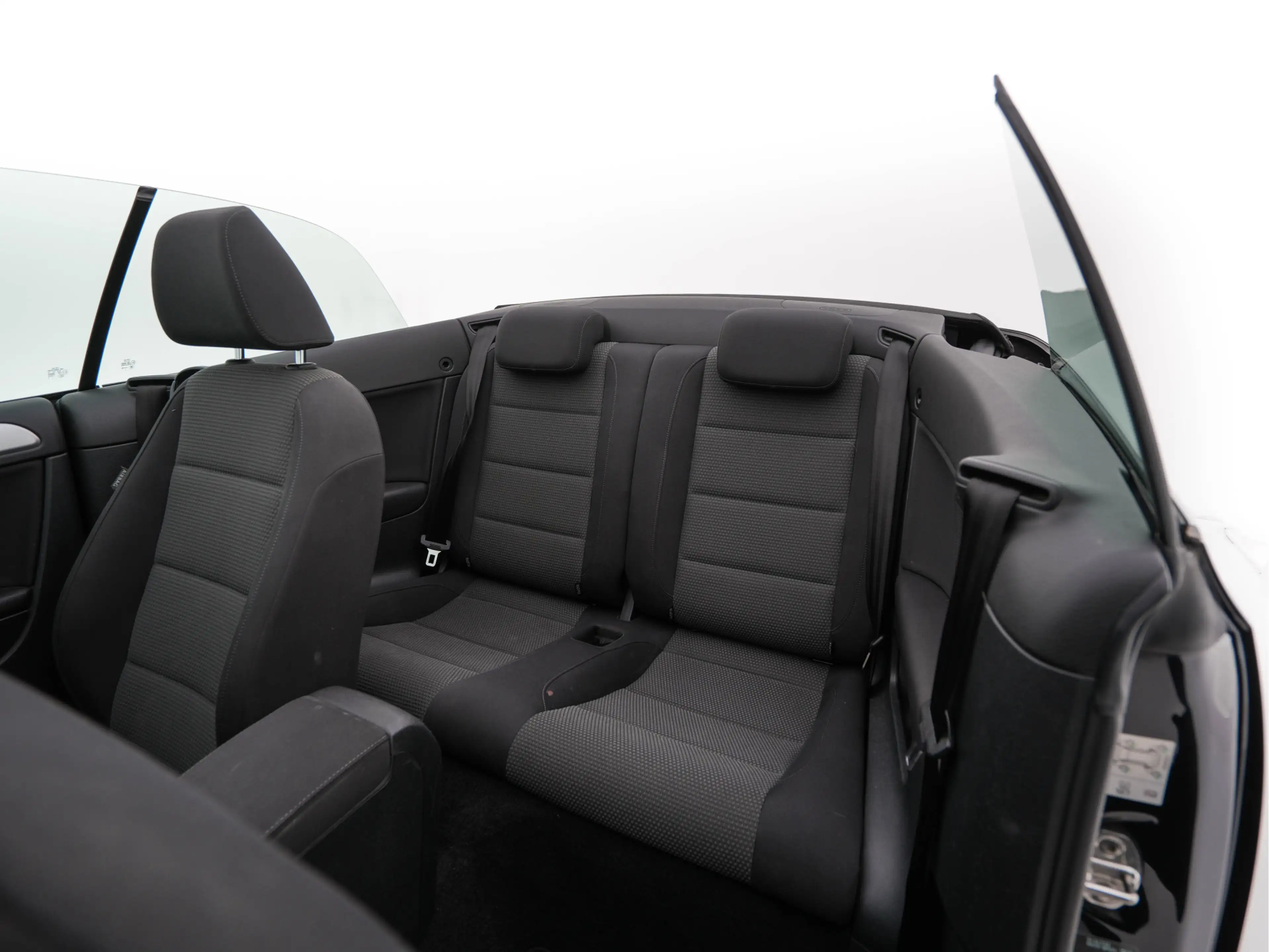 Volkswagen Golf Cabriolet 2.0 TDI Bluemotion Aut. *NAVI-FULLMAP | HEATED-COM — photo 11
