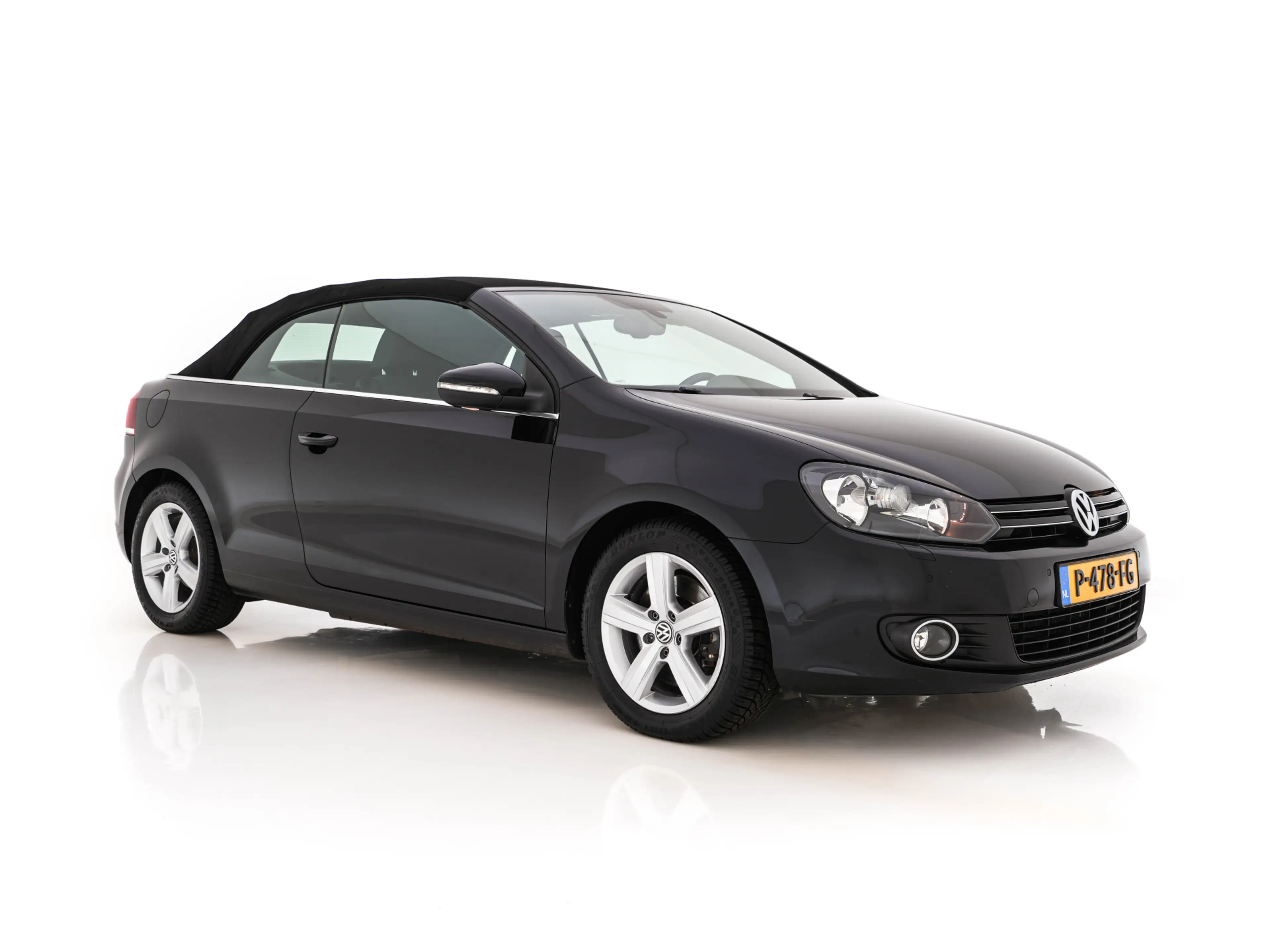 Volkswagen Golf Cabriolet 2.0 TDI Bluemotion Aut. *NAVI-FULLMAP | HEATED-COM — photo 2