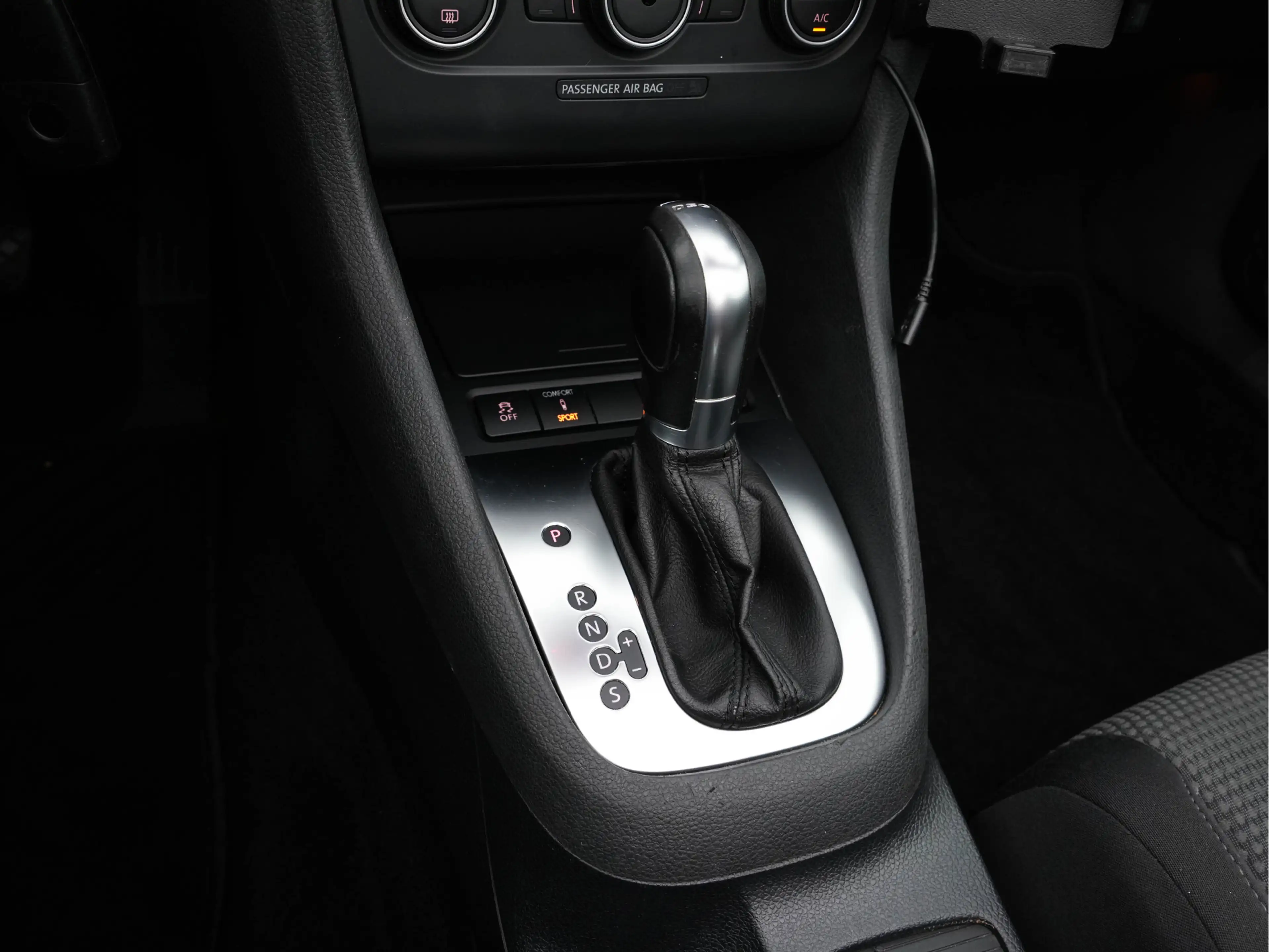 Volkswagen Golf Cabriolet 2.0 TDI Bluemotion Aut. *NAVI-FULLMAP | HEATED-COM — photo 14