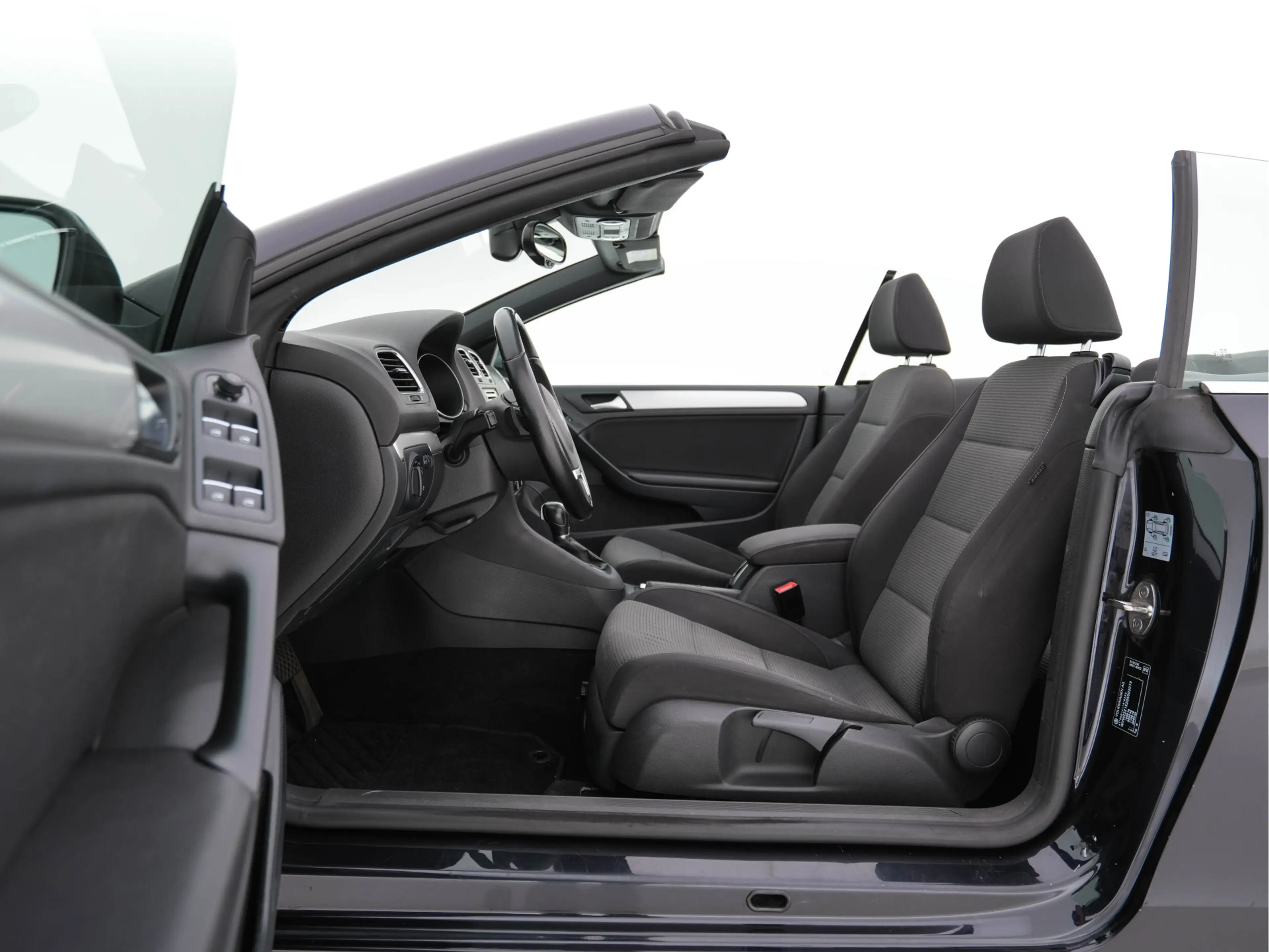 Volkswagen Golf Cabriolet 2.0 TDI Bluemotion Aut. *NAVI-FULLMAP | HEATED-COM — photo 9