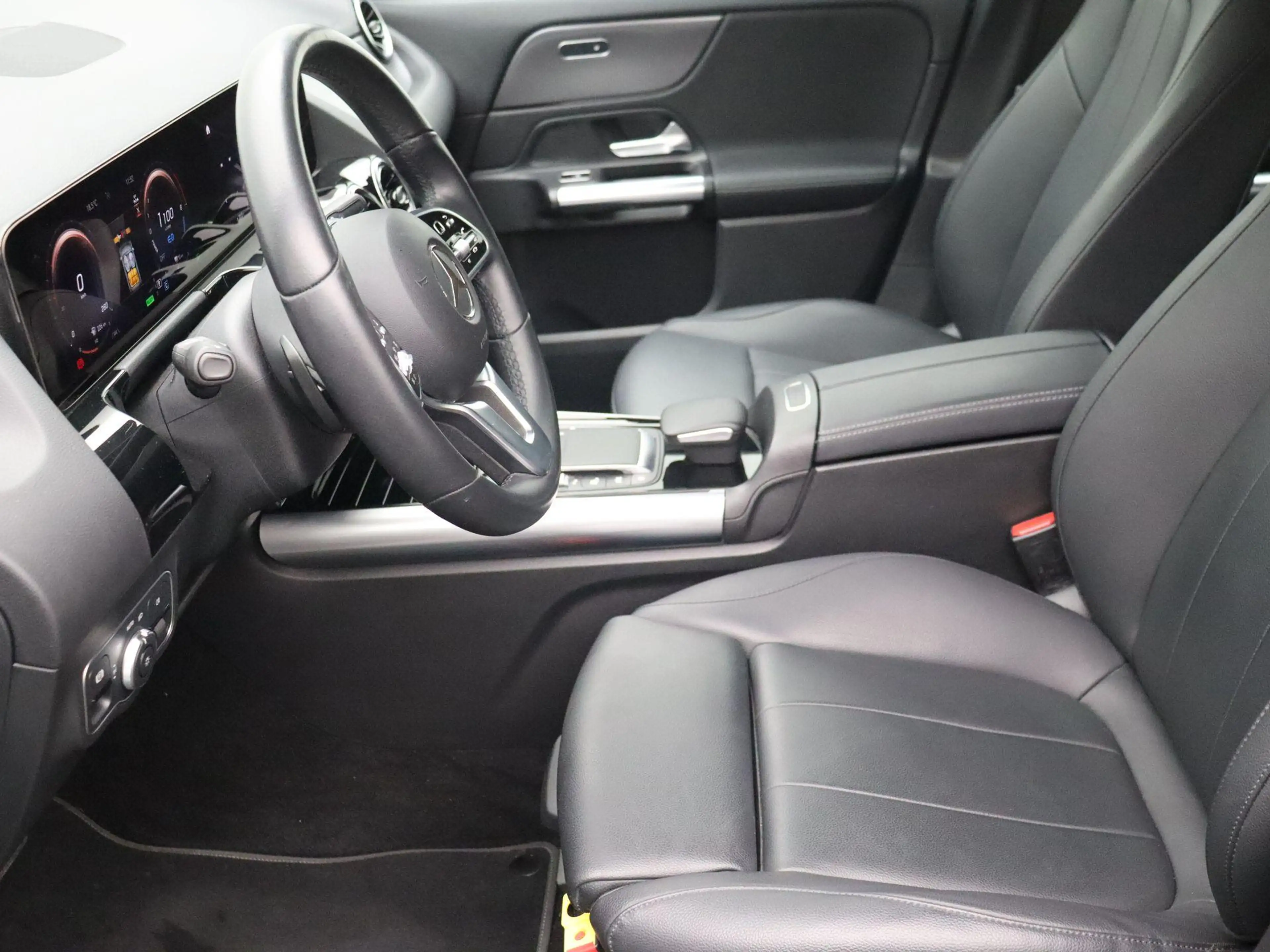 Mercedes-Benz GLA 250 e Luxury Line + LEDER + CARPLAY + 1Y USED GARANTIE — photo 14