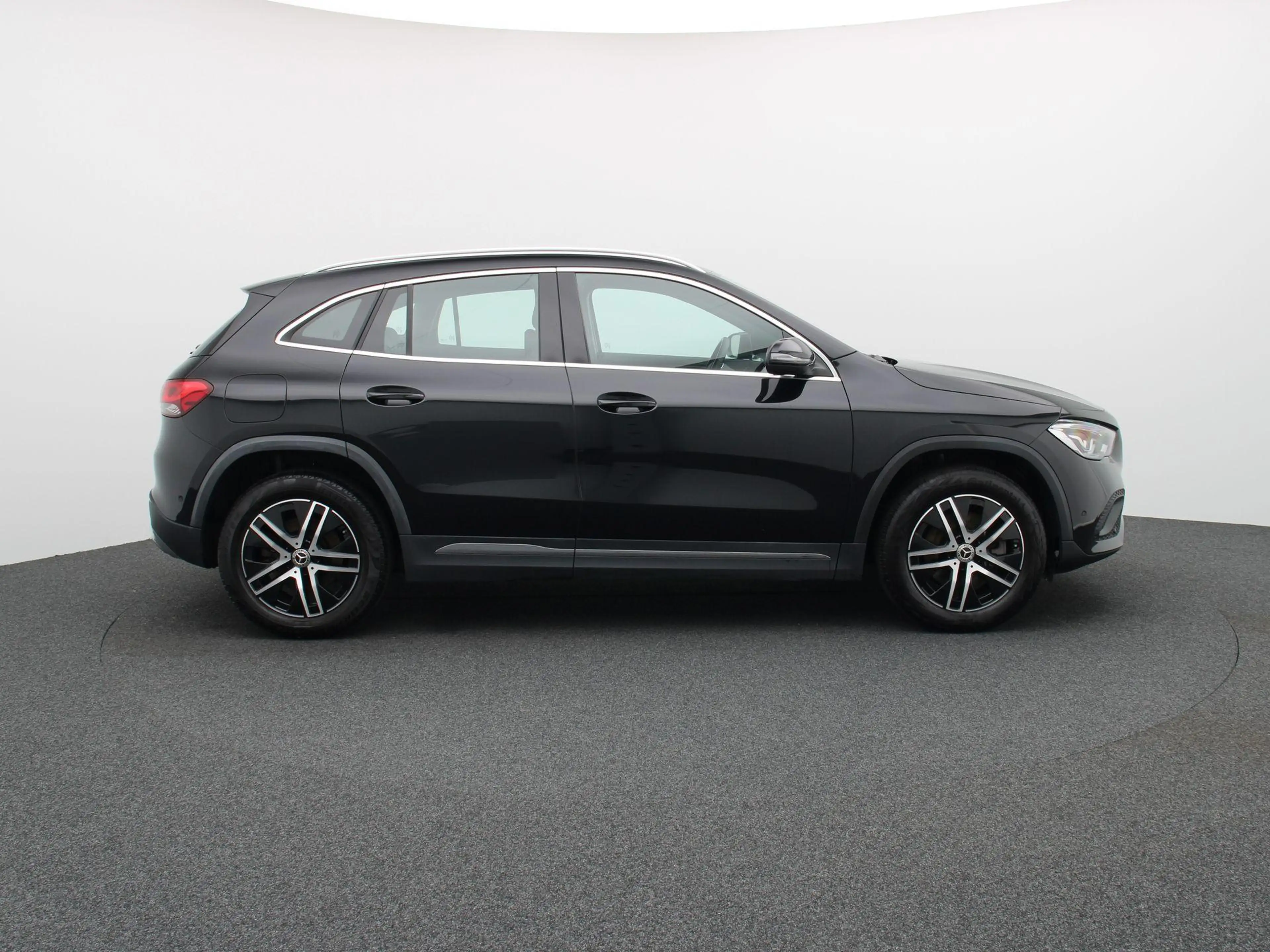 Mercedes-Benz GLA 250 e Luxury Line + LEDER + CARPLAY + 1Y USED GARANTIE — photo 6