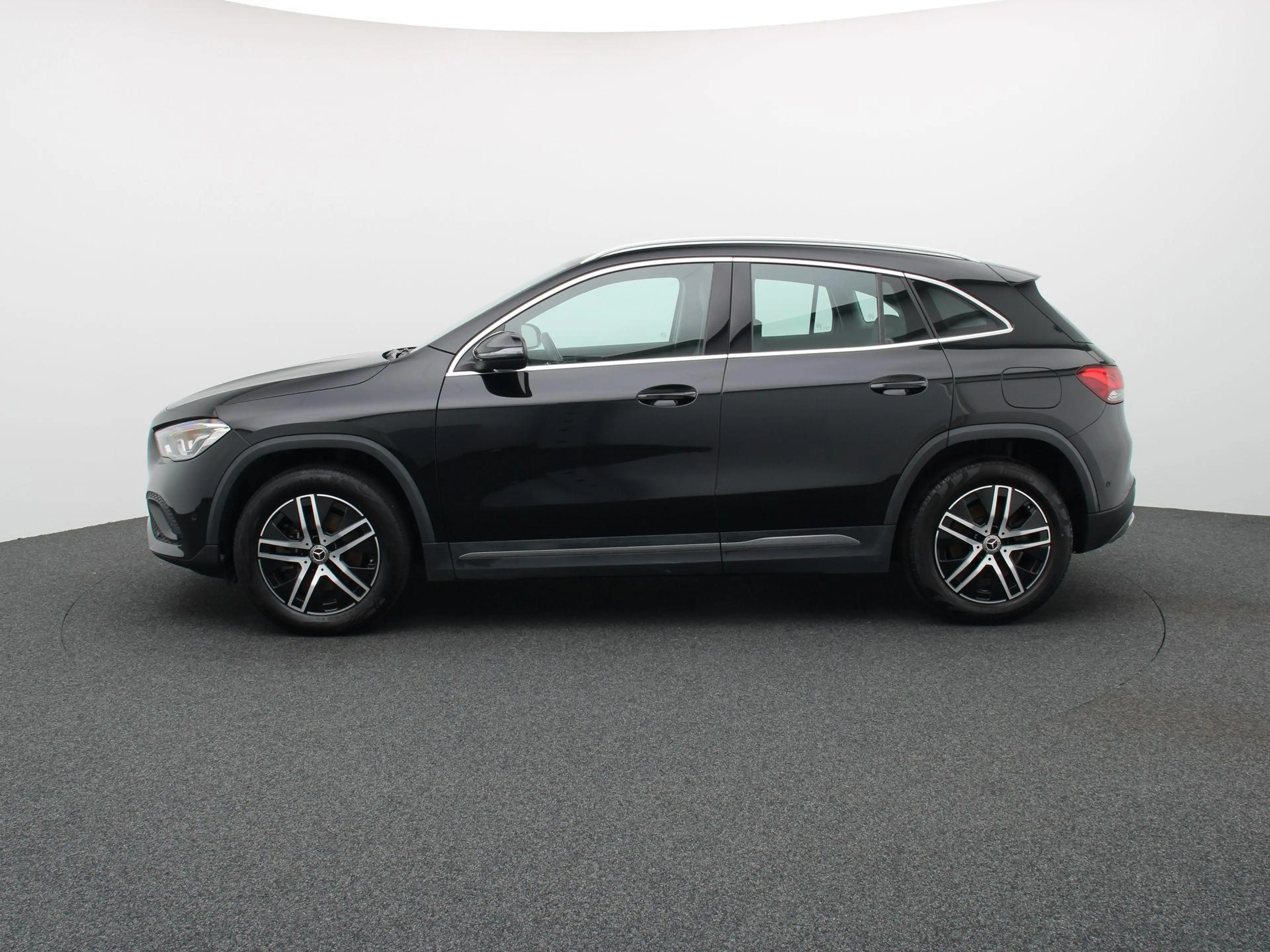 Mercedes-Benz GLA 250 e Luxury Line + LEDER + CARPLAY + 1Y USED GARANTIE — photo 4