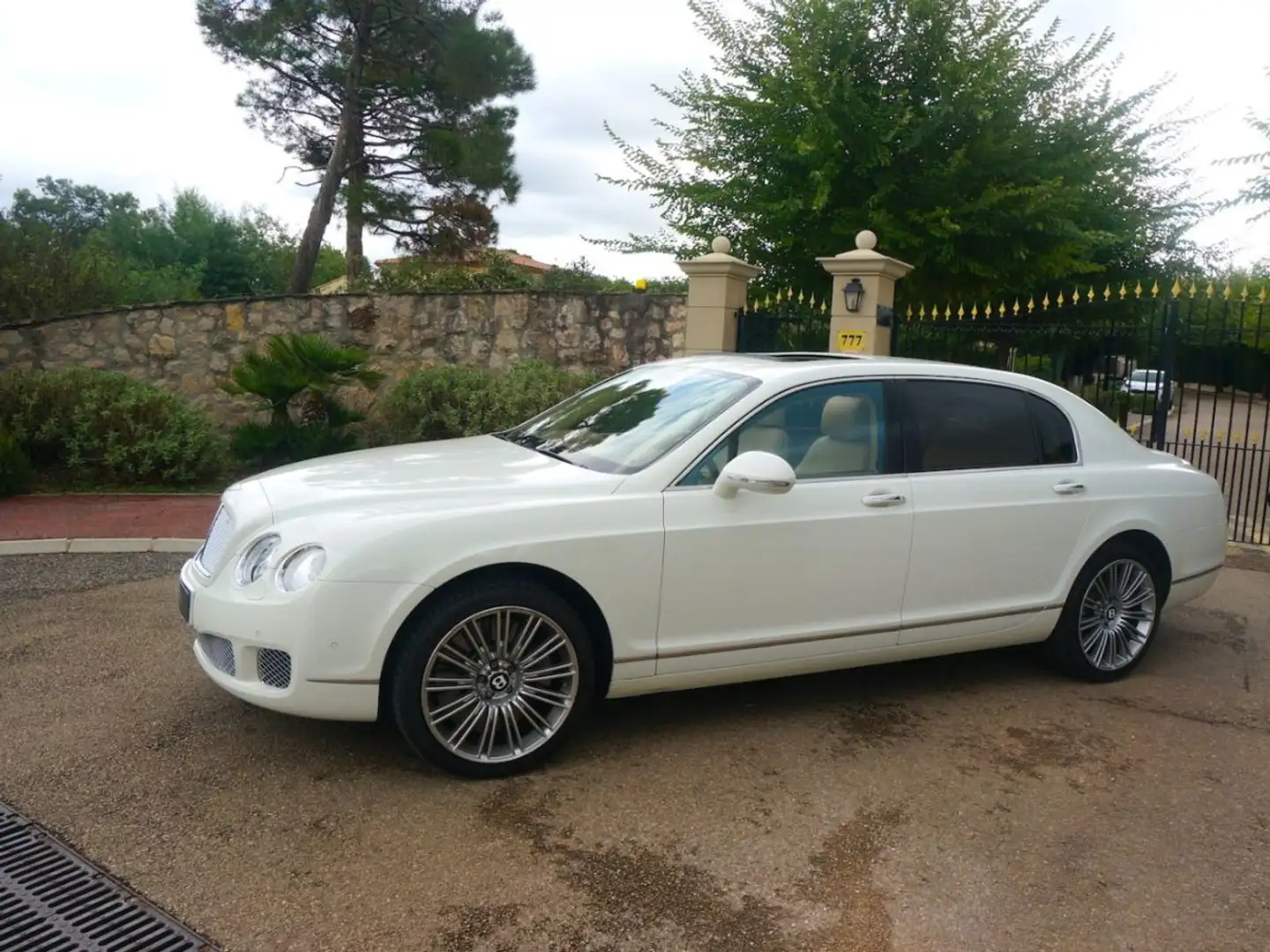 Bentley Flying Spur V12 Weiß - 2