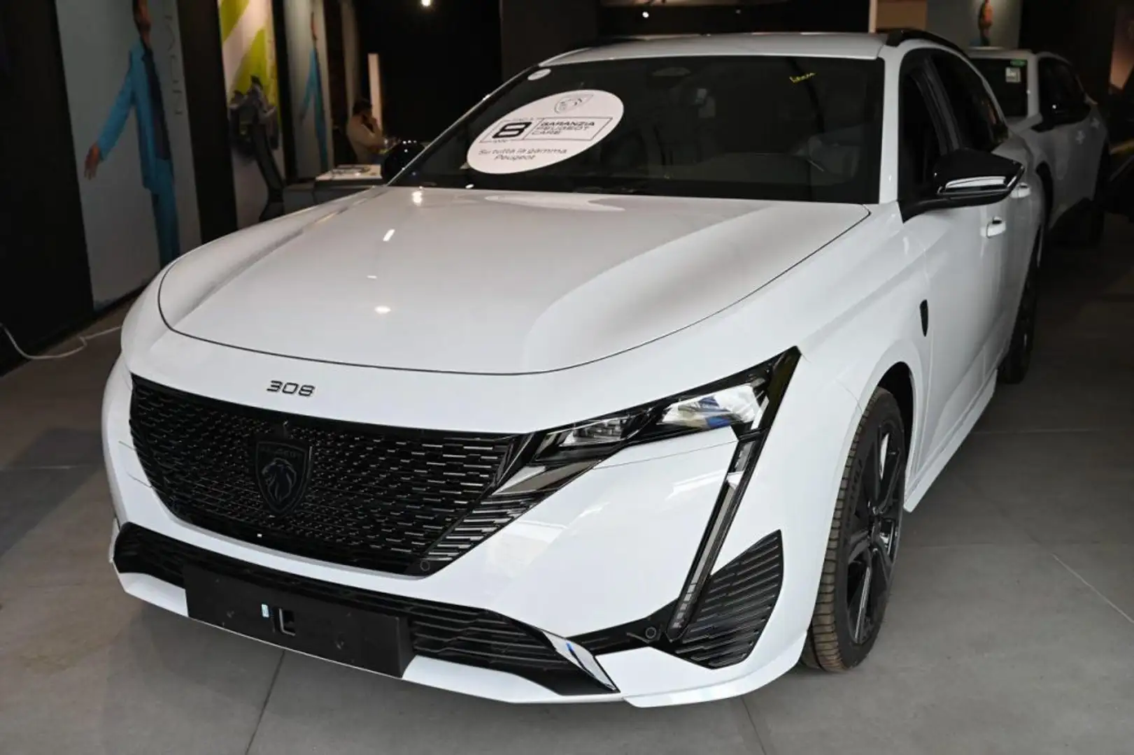 Peugeot 308 Hybrid 136 e-DCS6 SW GT Bianco - 1