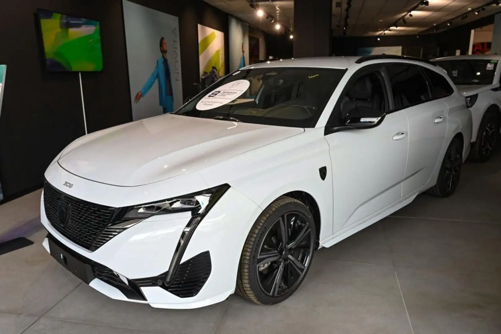Peugeot 308 Hybrid 136 e-DCS6 SW GT Bianco - 2