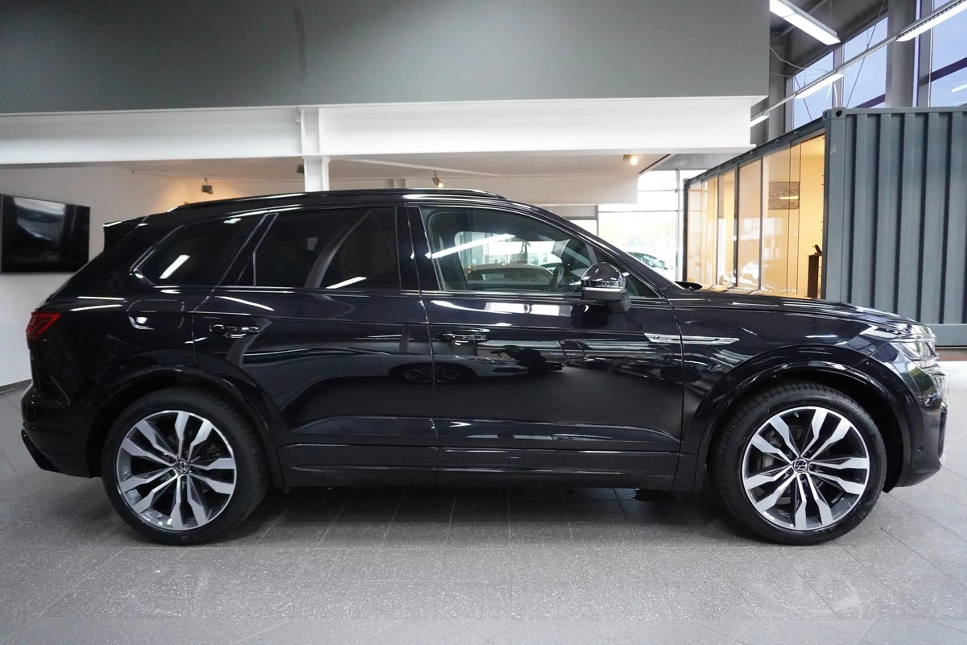 Volkswagen Touareg 3.0 TDI 4M R-Line Matrix Pano Luft Allradlenkung — photo 6