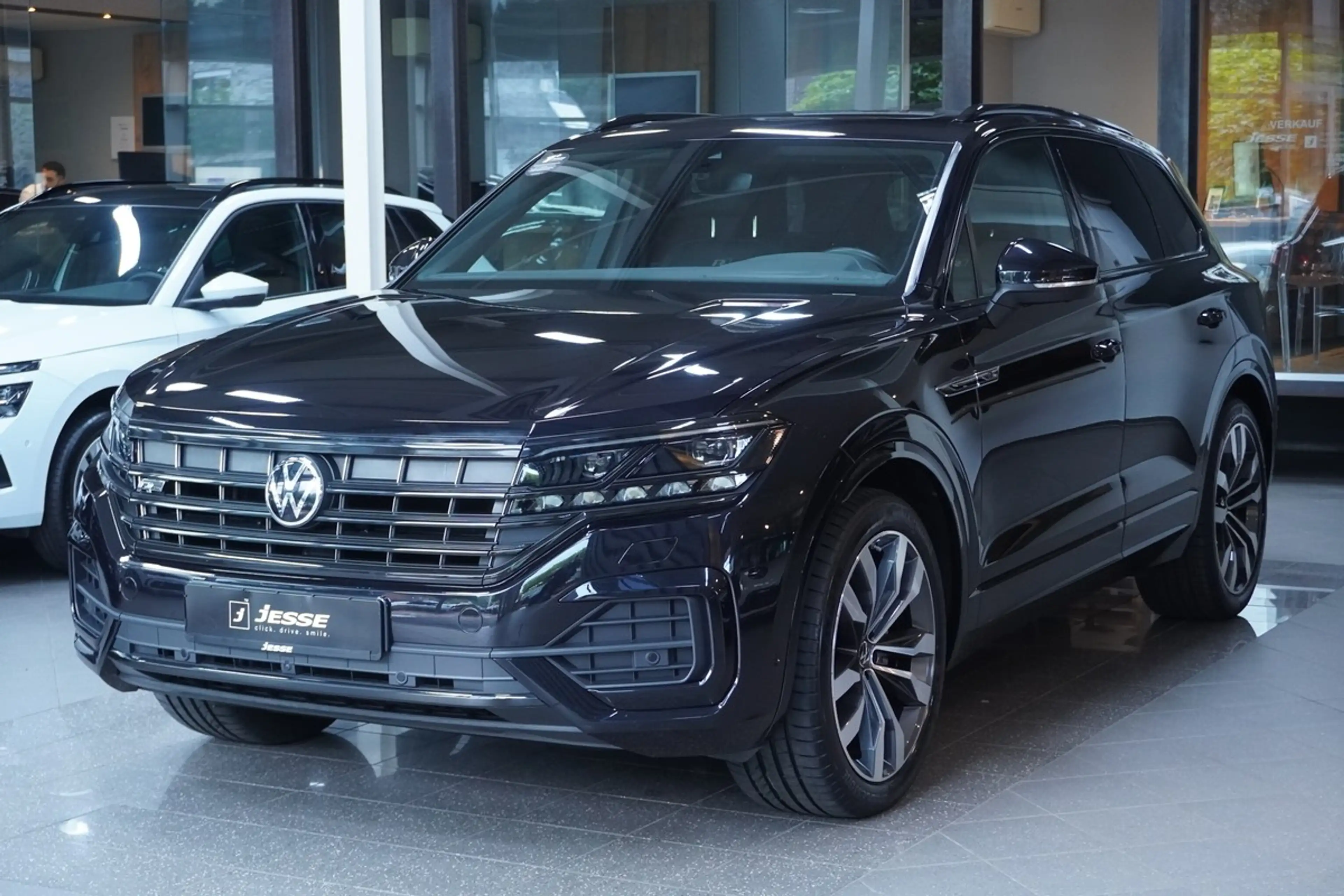 Volkswagen Touareg 3.0 TDI 4M R-Line Matrix Pano Luft Allradlenkung