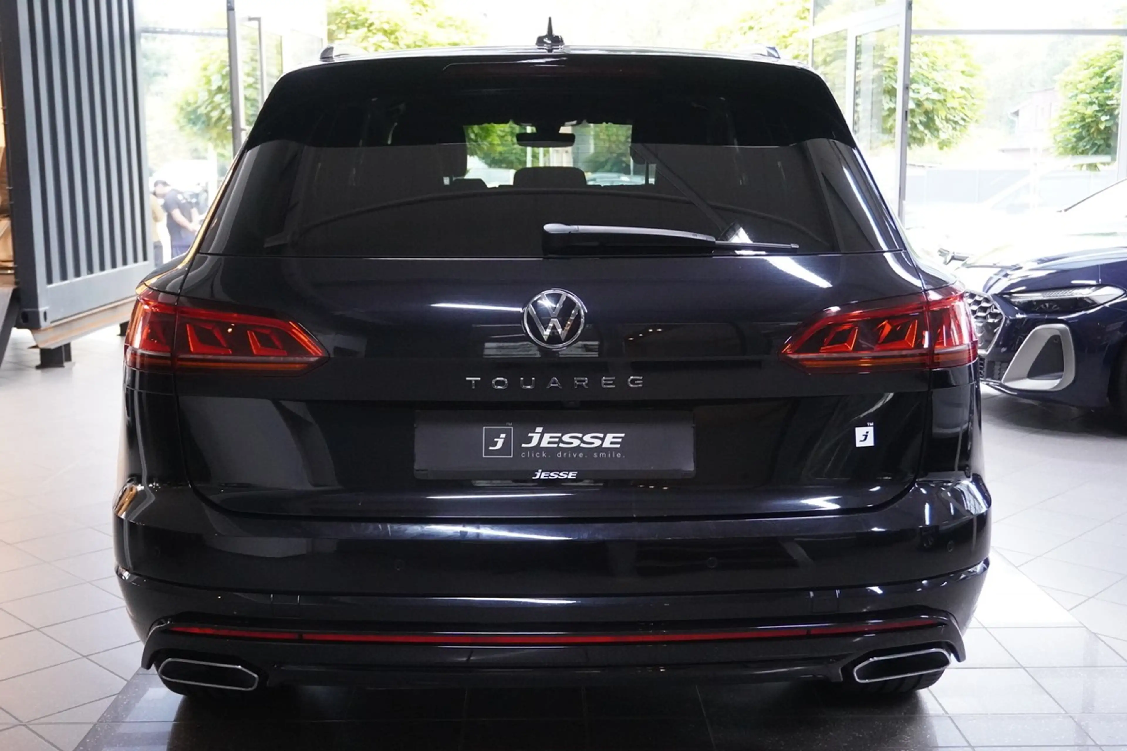 Volkswagen Touareg 3.0 TDI 4M R-Line Matrix Pano Luft Allradlenkung — photo 8