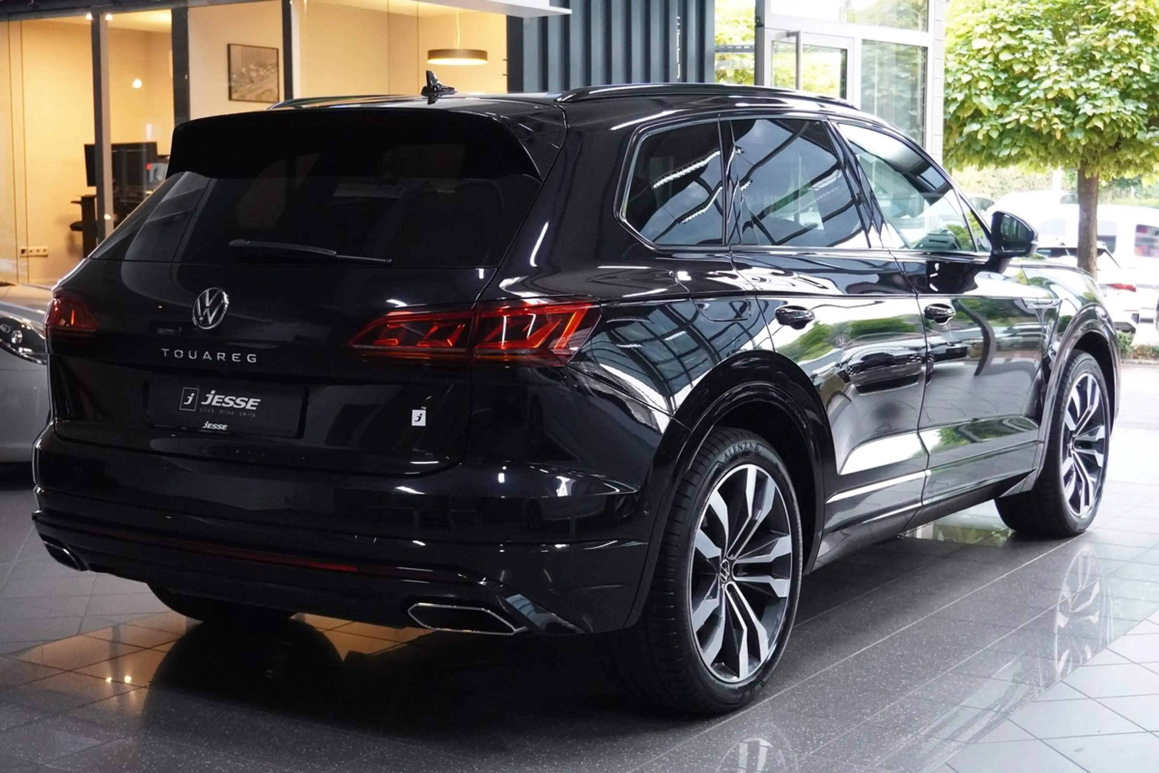 Volkswagen Touareg 3.0 TDI 4M R-Line Matrix Pano Luft Allradlenkung — photo 7