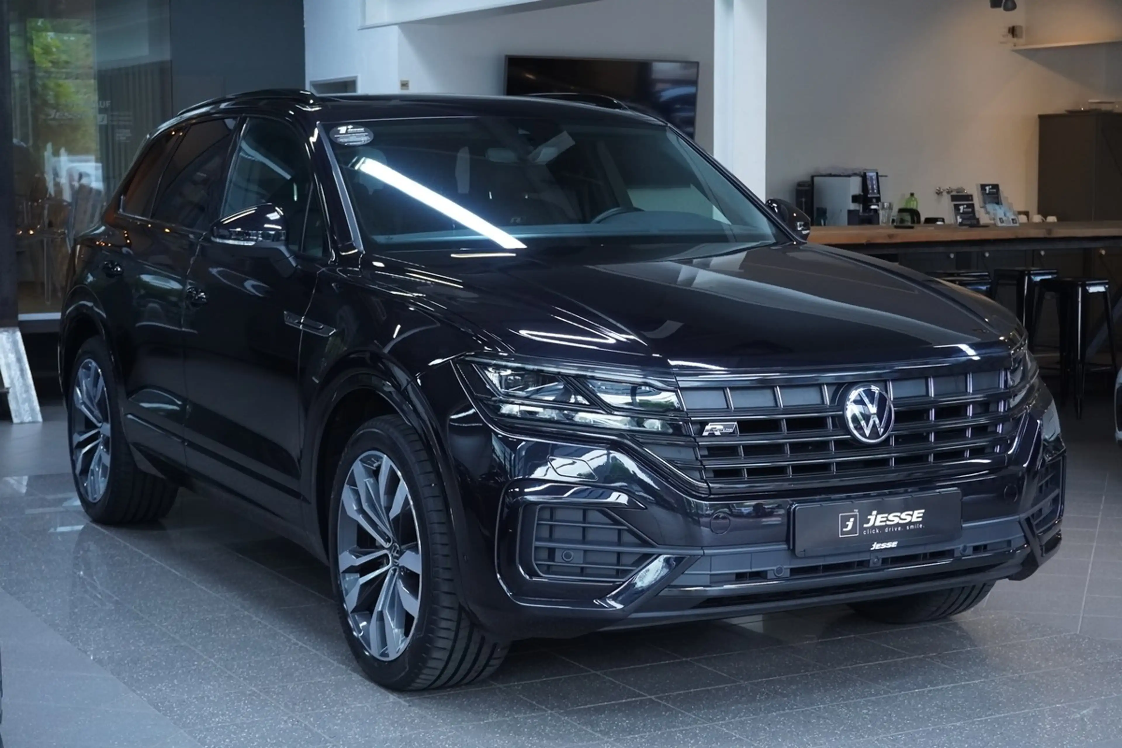 Volkswagen Touareg 3.0 TDI 4M R-Line Matrix Pano Luft Allradlenkung — photo 4