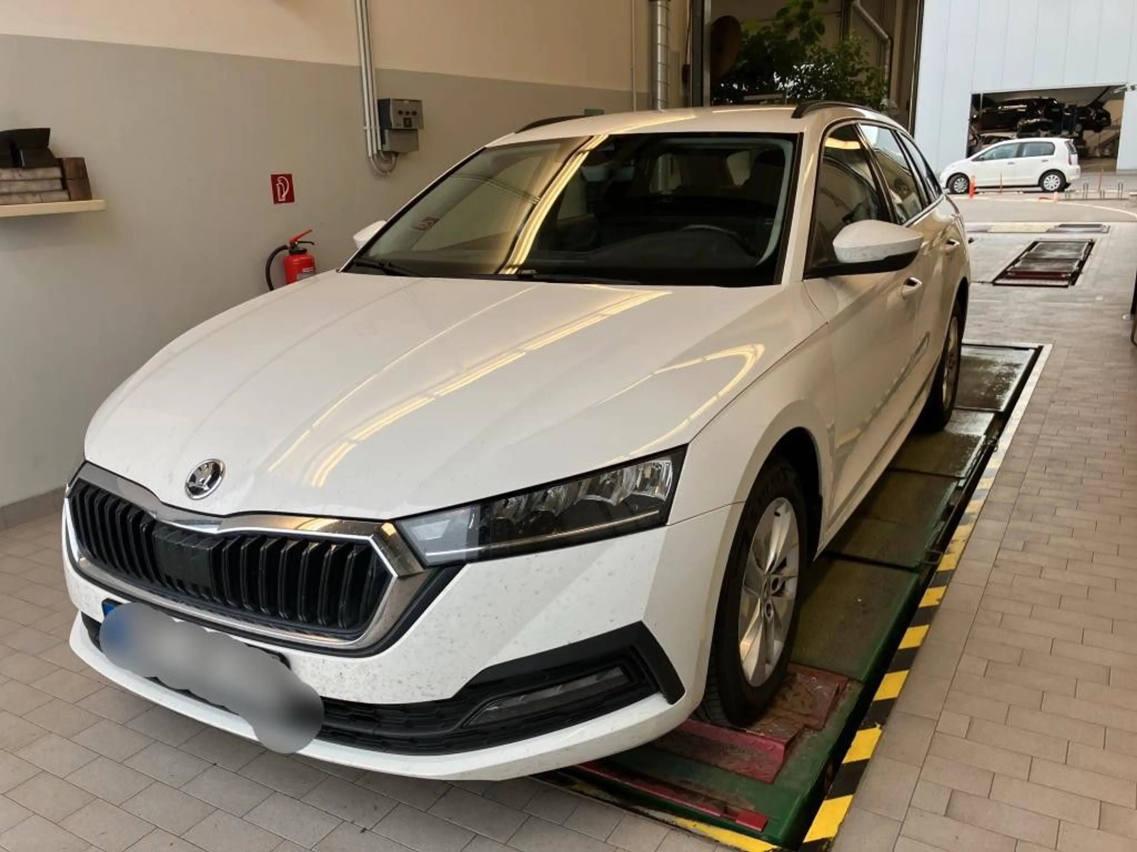 Skoda Octavia Combi Ambition 2.0TDI AHK LED PDC