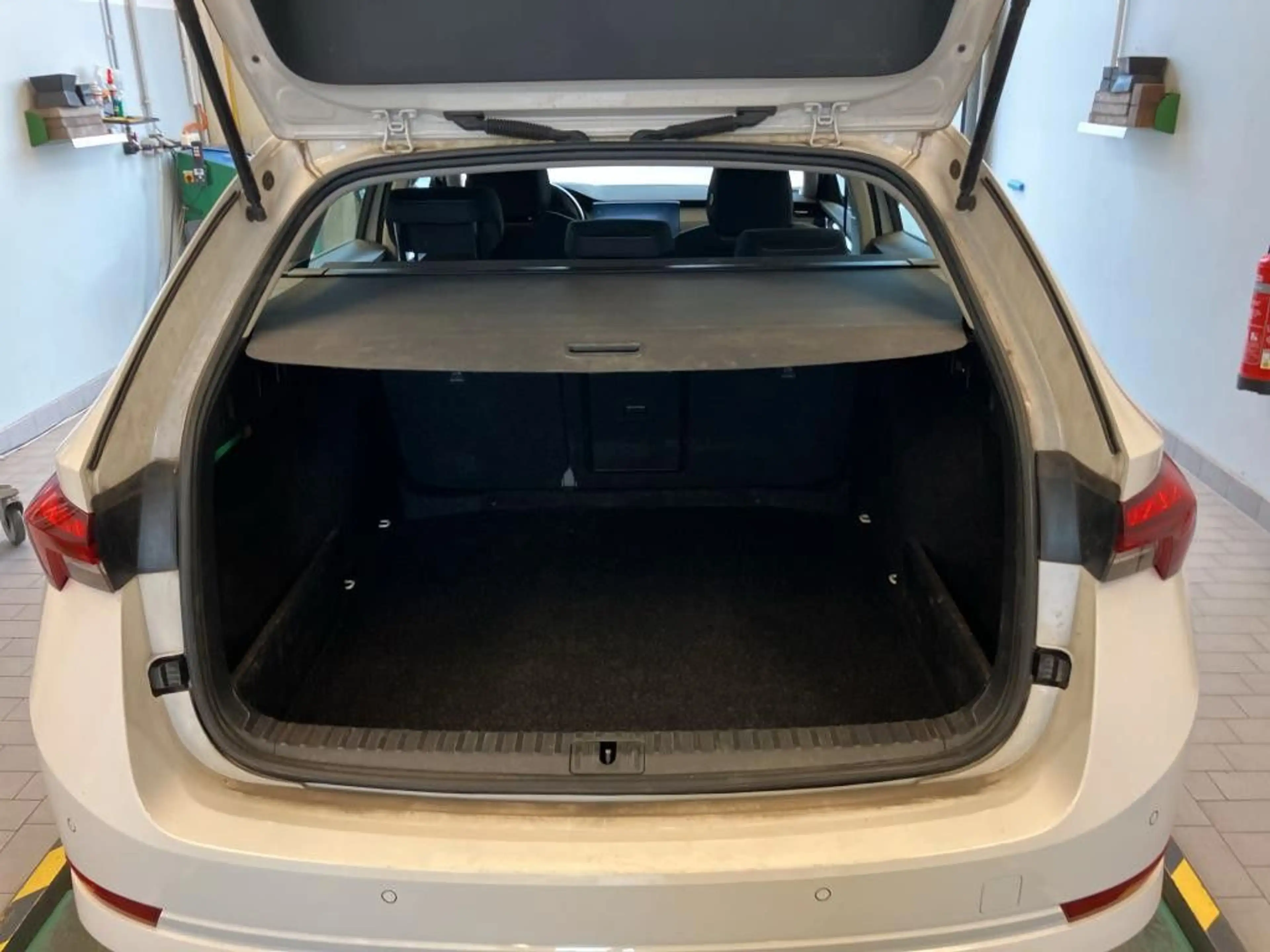 Skoda Octavia Combi Ambition 2.0TDI AHK LED PDC — photo 7