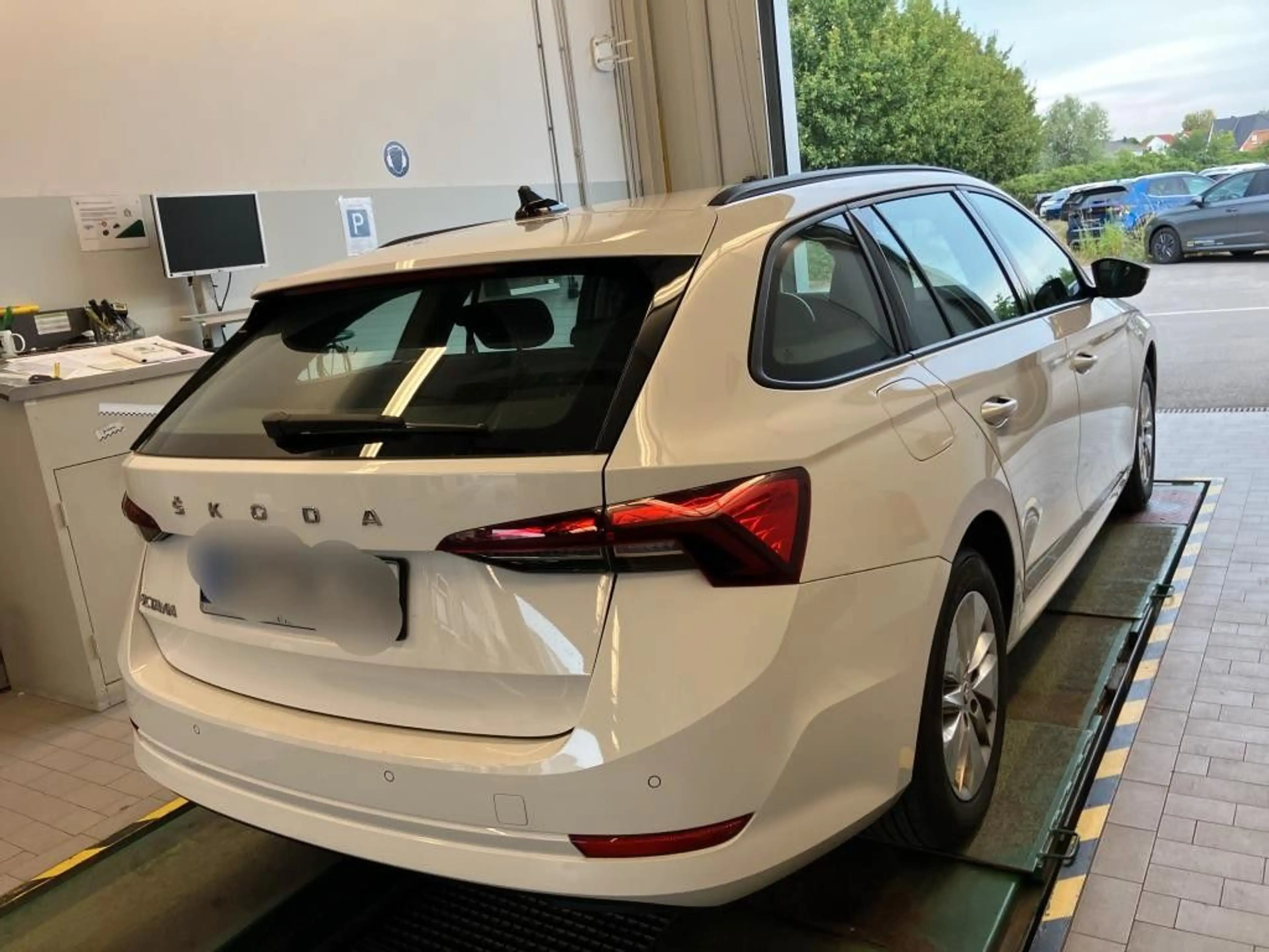 Skoda Octavia Combi Ambition 2.0TDI AHK LED PDC — photo 4