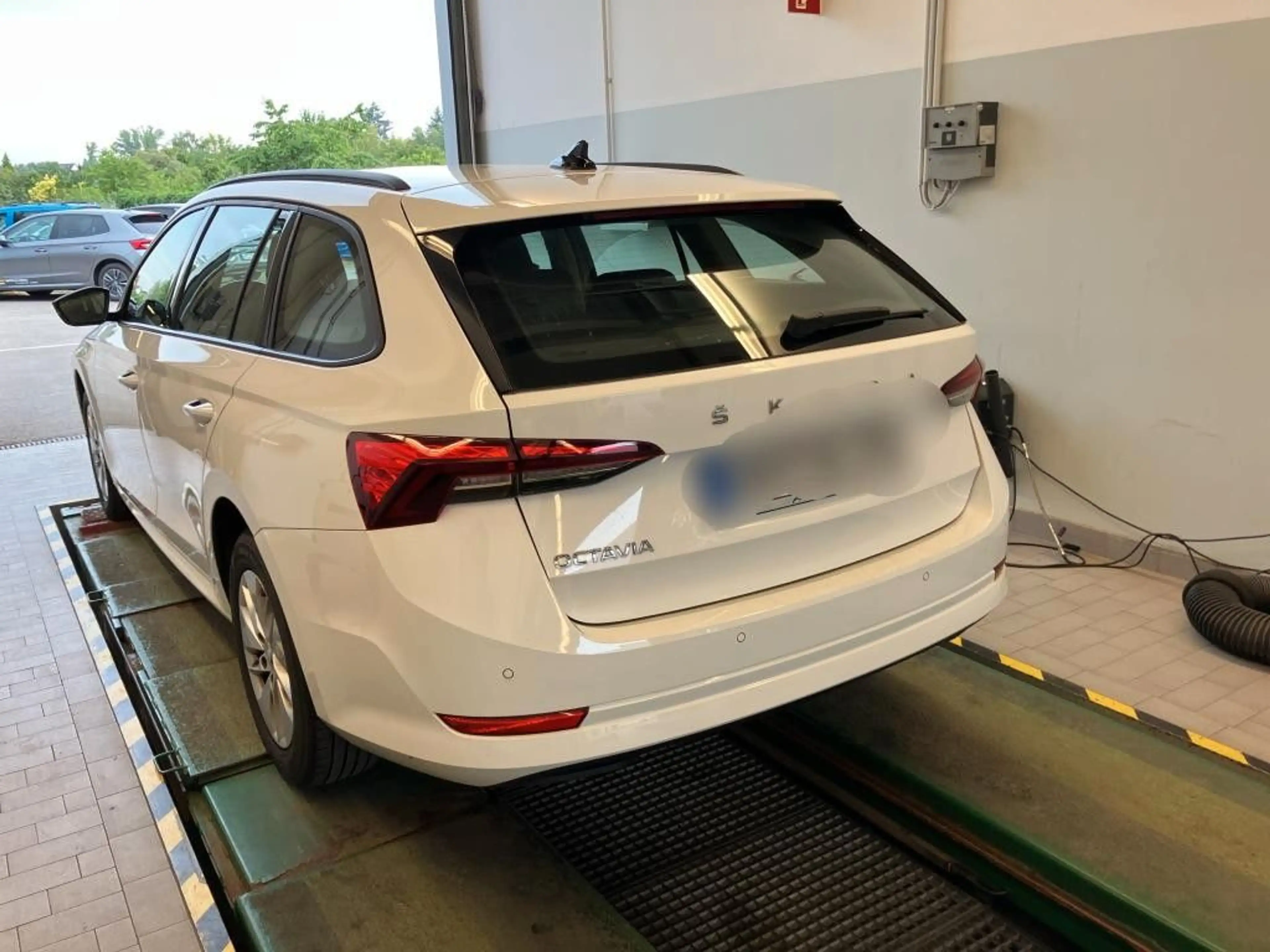 Skoda Octavia Combi Ambition 2.0TDI AHK LED PDC — photo 3