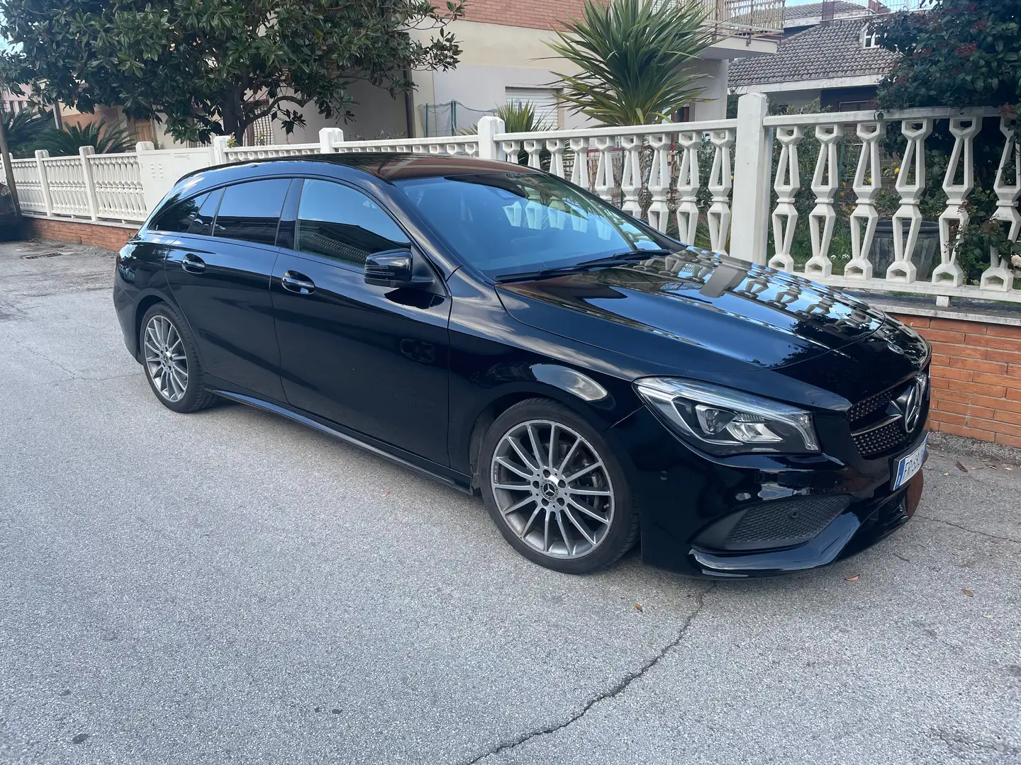 Mercedes-Benz CLA 200 Shooting Brake d Premium auto FL Nero - 1