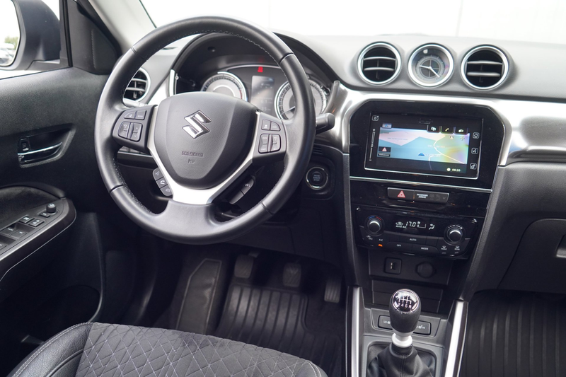 Suzuki Vitara 1.4 Boosterjet Style Smart Hybrid / Navi / Camera — photo 12