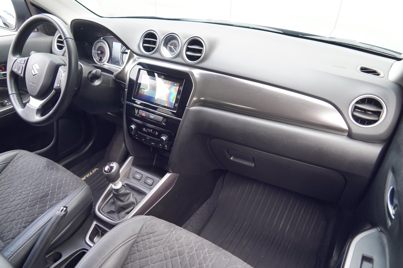 Suzuki Vitara 1.4 Boosterjet Style Smart Hybrid / Navi / Camera — photo 4