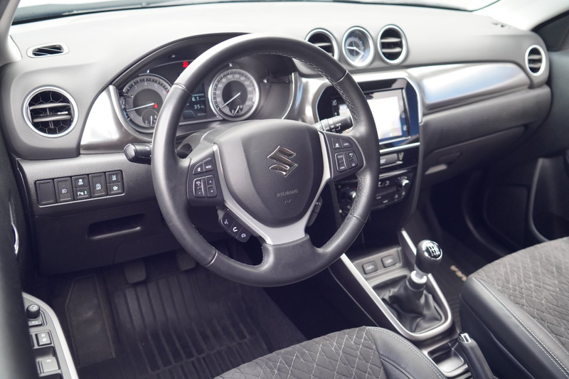 Suzuki Vitara 1.4 Boosterjet Style Smart Hybrid / Navi / Camera — photo 11