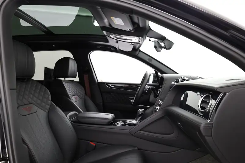 Bentley Bentayga view 14