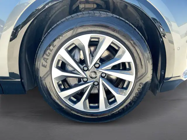 Audi Q6 view 7