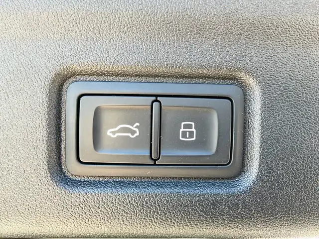 Audi Q6 view 11