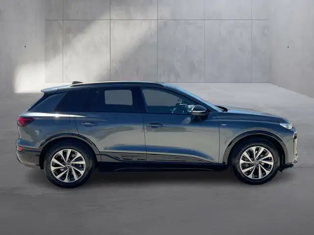 Audi Q6 view 6