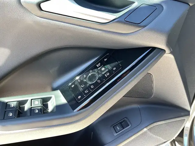 Audi Q6 view 12