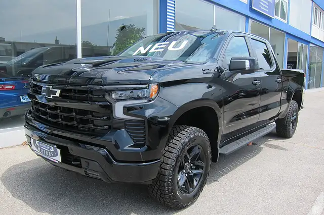 Chevrolet Silverado Trail Boss TDi Crew Lang NEU