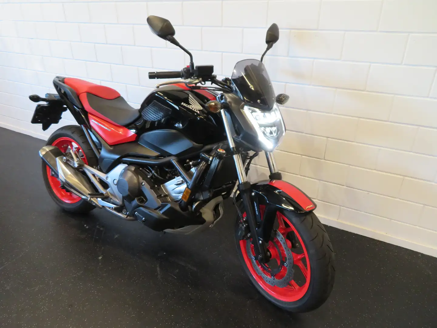 Honda NC 750 S DCT ABS SUPERGAAF! Rood - 2